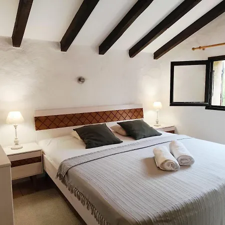 Casa Chery, 8 Guests, Sea View In Vardiola